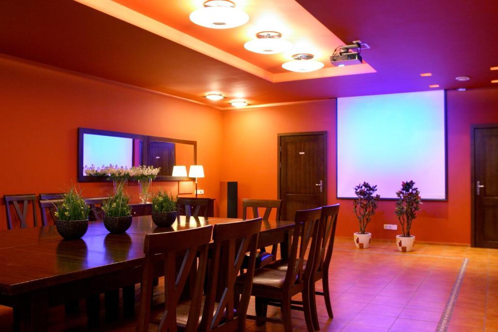 Hotel Sinchronas Тельшяй Экстерьер фото