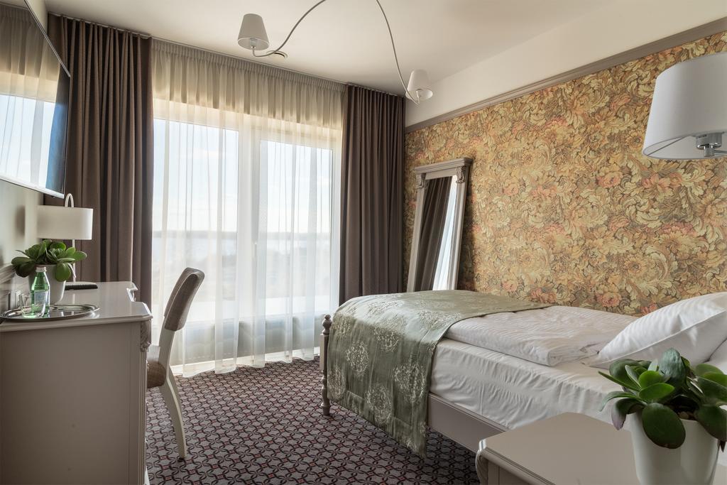 Hotel Sinchronas Тельшяй Экстерьер фото