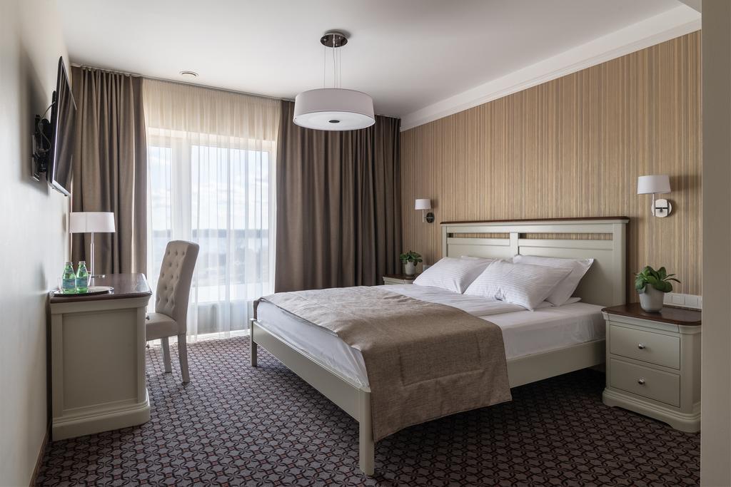 Hotel Sinchronas Тельшяй Экстерьер фото