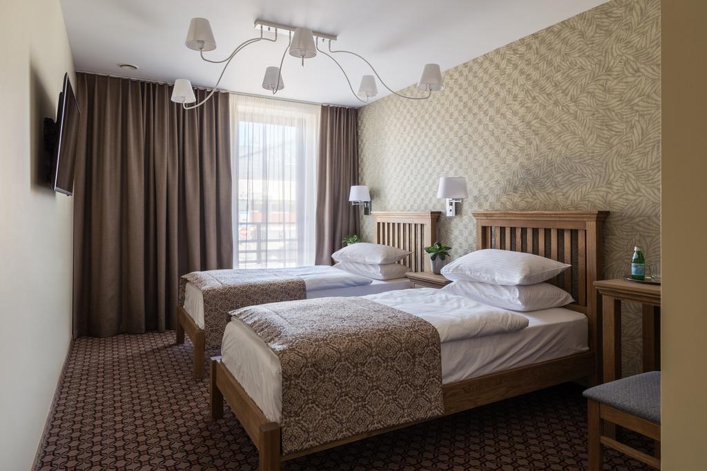 Hotel Sinchronas Тельшяй Экстерьер фото