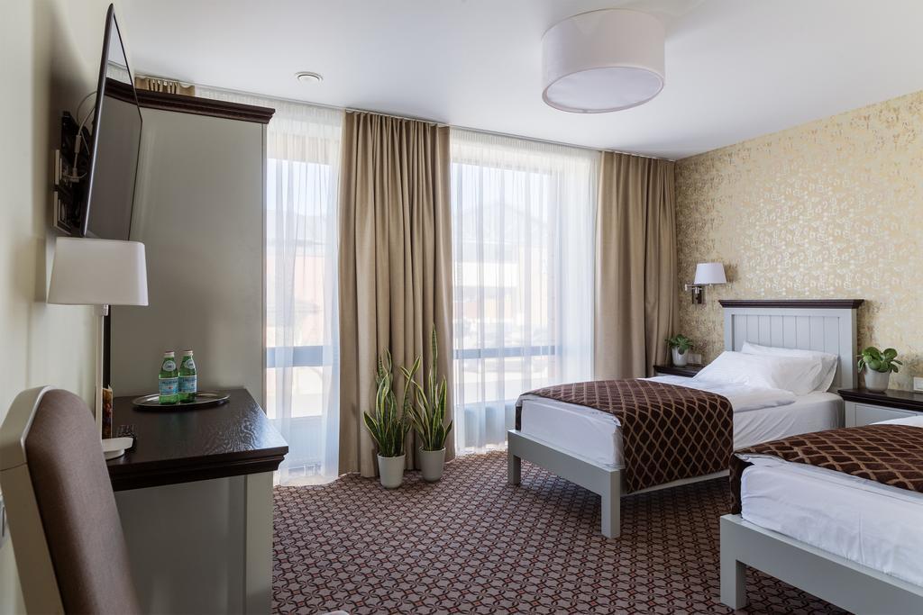 Hotel Sinchronas Тельшяй Экстерьер фото
